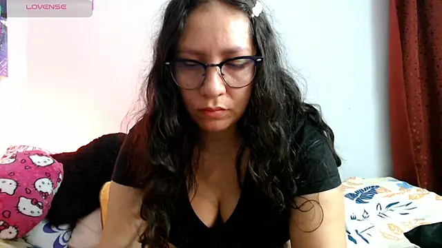 Snapshot of naihroby chatting on 10/20/25, 03:51 naihroby online show from 10/20/25, 03:51