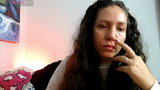 Snapshot of naihroby chatting on 10/21/25, 04:13 naihroby online show from 10/21/25, 04:13