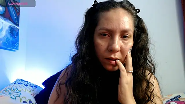 Snapshot of naihroby chatting on 10/22/25, 03:51 naihroby online show from 10/22/25, 03:51