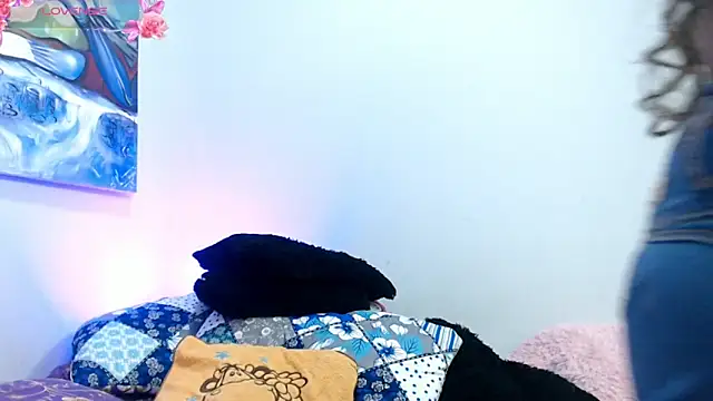 Snapshot of naihroby chatting on 11/05/25, 10:43 naihroby online show from 11/05/25, 10:43