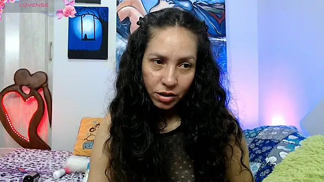 Snapshot of naihroby chatting on 12/01/25, 10:26 naihroby online show from 12/01/25, 10:26