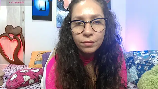 Snapshot of naihroby chatting on 12/05/25, 02:53 naihroby online show from 12/05/25, 02:53