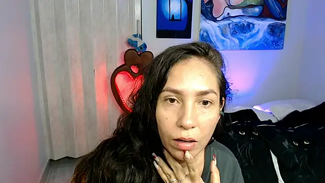 Snapshot of naihroby chatting on 04/11/26, 05:23 naihroby online show from 04/11/26, 05:23