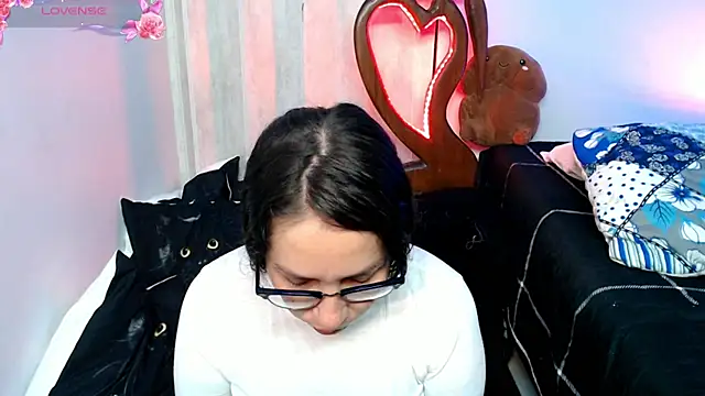 Snapshot of naihroby chatting on 04/24/26, 02:14 naihroby online show from 04/24/26, 02:14