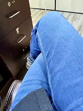 Ishan003 online show from 02/19/25, 05:05