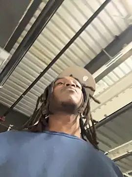 Snapshot of sneakylink13__ chatting on 10/29/25, 05:58 sneakylink13   online show from 10/29/25, 05:58