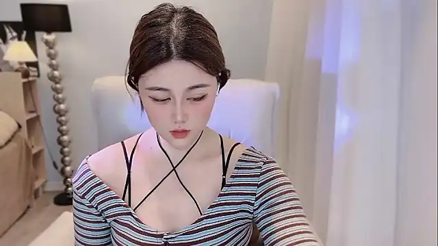 Strawberrybabyy1 online show from 12/23/24, 06:58