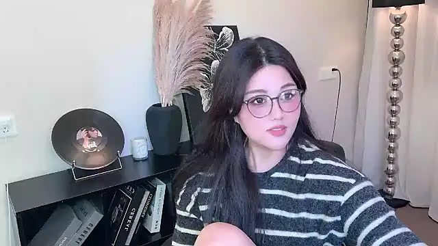 Strawberrybabyy1 online show from 03/01/25, 05:05