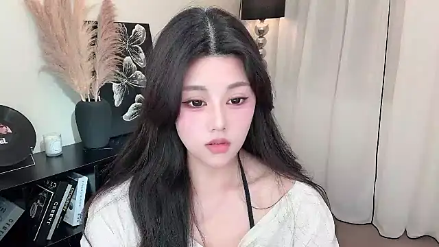 Strawberrybabyy1 online show from 03/04/25, 10:02