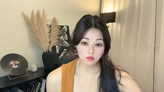 Strawberrybabyy1 online show from 03/05/25, 05:39