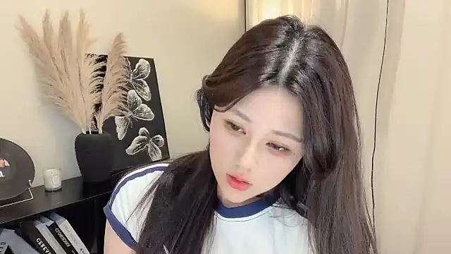 Strawberrybabyy1 online show from 03/13/25, 02:44