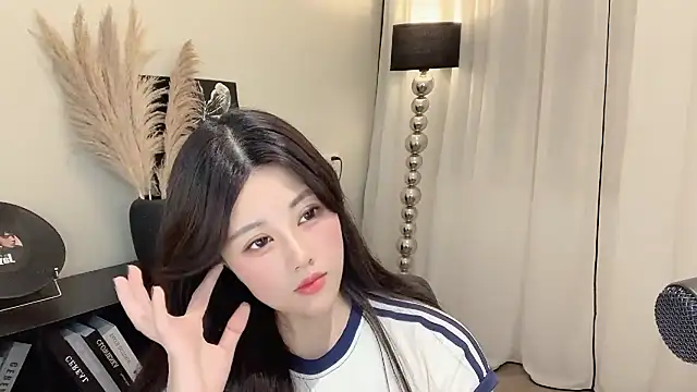 Strawberrybabyy1 online show from 03/13/25, 05:50