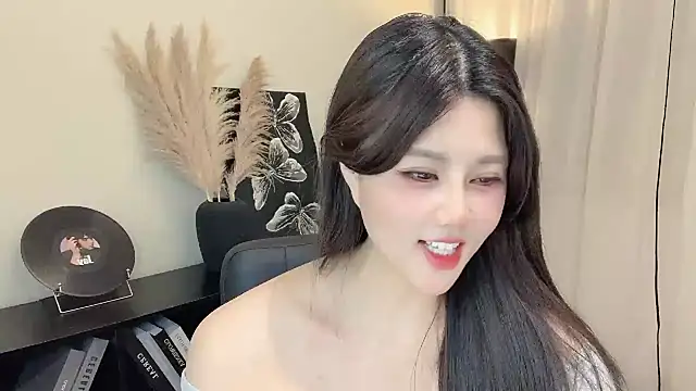 Strawberrybabyy1 online show from 03/15/25, 04:21