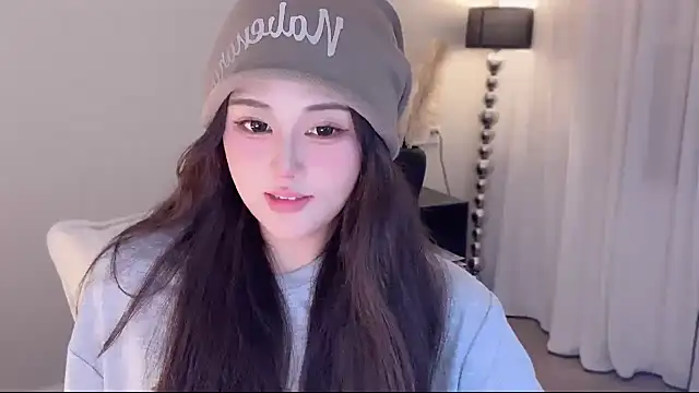 Strawberrybabyy1 online show from 10/08/25, 02:25