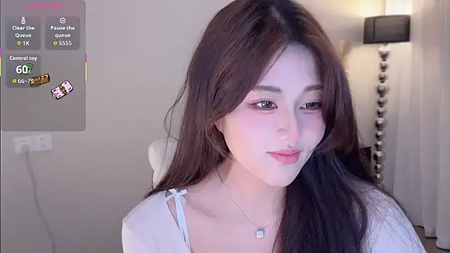 Strawberrybabyy1 online show from 10/14/25, 03:57