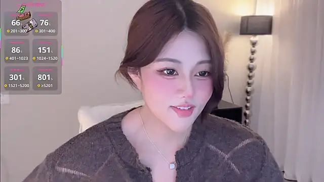 Snapshot of Strawberrybabyy1 chatting on 10/17/25, 03:36 Strawberrybabyy1 online show from 10/17/25, 03:36