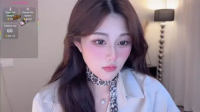 Strawberrybabyy1 online show from 10/20/25, 11:21