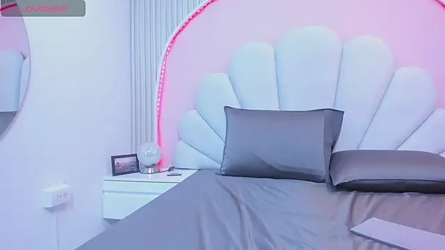 Snapshot of Meli_castillo chatting on 02/23/25, 10:42 Meli castillo online show from 02/23/25, 10:42