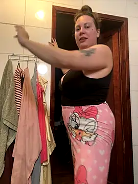 Snapshot of Yanacool007 chatting on 12/04/25, 09:34 Yanacool007 online show from 12/04/25, 09:34