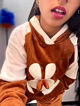 Snapshot of DiyAsingHh chatting on 11/28/25, 11:51 DiyAsingHh online show from 11/28/25, 11:51