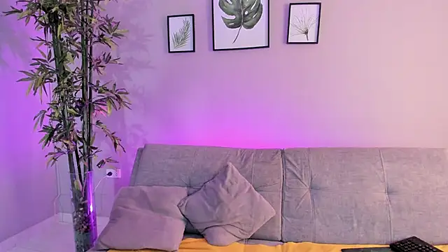 miaa lux online show from 02/03/25, 09:50