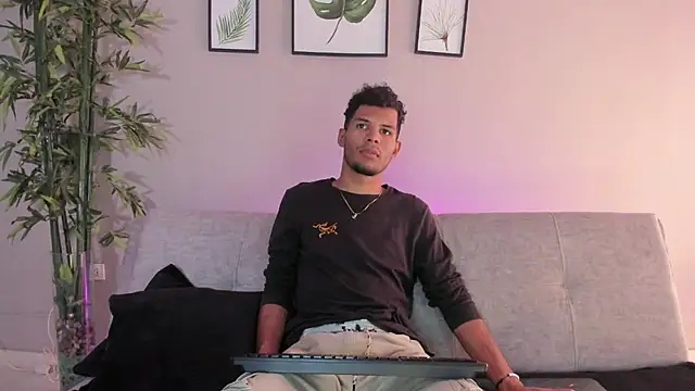 miaa lux online show from 02/06/25, 06:56