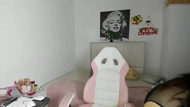 Snapshot of playsecrets chatting on 12/31/24, 05:40 playsecrets online show from 12/31/24, 05:40