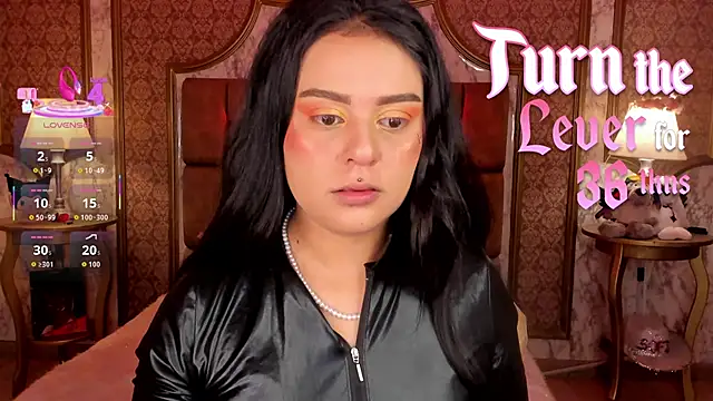 Snapshot of SoffiQueen chatting on 01/17/26, 01:49 SoffiQueen online show from 01/17/26, 01:49