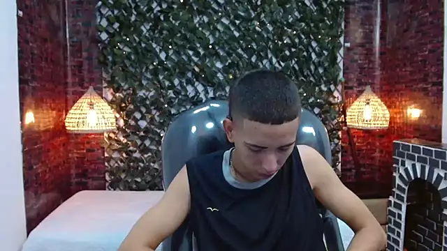 Snapshot of JackSwan18 chatting on 12/23/24, 01:45 JackSwan18 online show from 12/23/24, 01:45