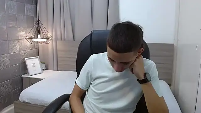 Snapshot of JackSwan18 chatting on 12/27/24, 06:10 JackSwan18 online show from 12/27/24, 06:10