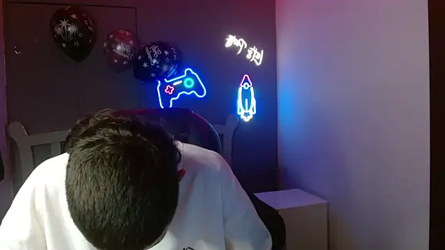 Snapshot of JackSwan18 chatting on 01/06/25, 12:46 JackSwan18 online show from 01/06/25, 12:46