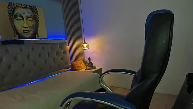 Snapshot of JackSwan18 chatting on 11/17/25, 05:08 JackSwan18 online show from 11/17/25, 05:08