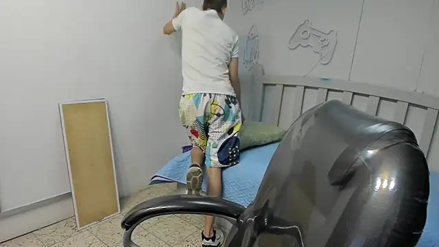 JackSwan18 online show from 12/16/25, 07:41