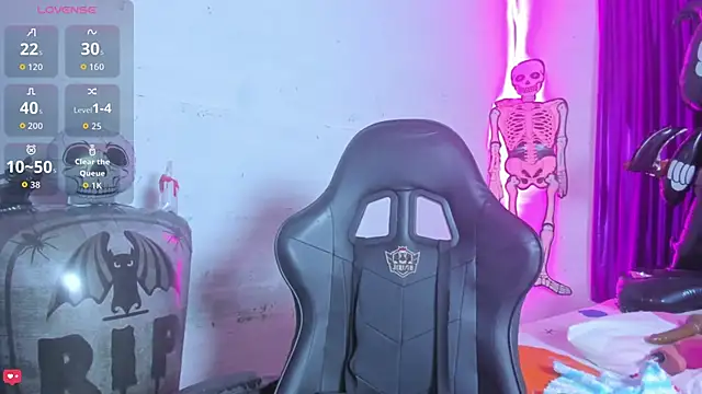 Snapshot of jonson- chatting on 10/30/25, 10:43 jonson- online show from 10/30/25, 10:43