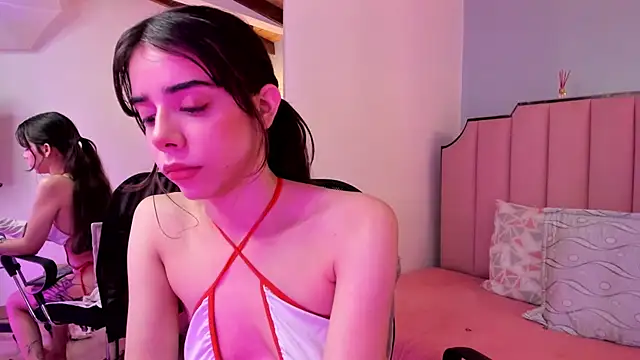 Snapshot of petty_effy chatting on 11/18/25, 08:57 petty effy online show from 11/18/25, 08:57