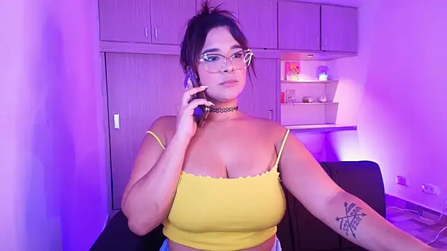 Snapshot of Shenoa1 chatting on 03/14/25, 11:43 Shenoa1 online show from 03/14/25, 11:43