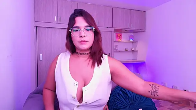 Snapshot of Shenoa1 chatting on 03/18/25, 08:26 Shenoa1 online show from 03/18/25, 08:26