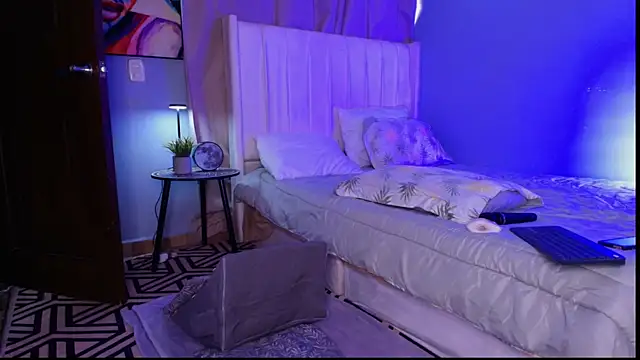 Snapshot of Shenoa1 chatting on 03/19/26, 05:28 Shenoa1 online show from 03/19/26, 05:28