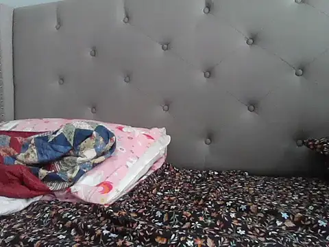 Snapshot of skinny__boy__ chatting on 12/15/25, 06:23 skinny boy online show from 12/15/25, 06:23