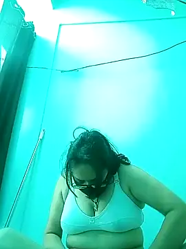 Snapshot of heenage chatting on 12/29/24, 08:00 heenage online show from 12/29/24, 08:00