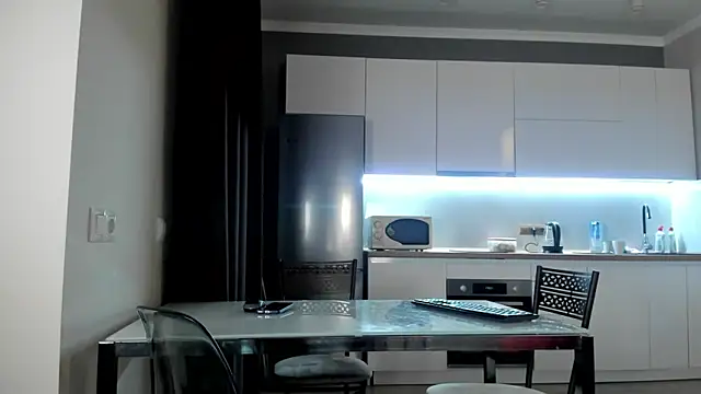 Snapshot of Emma_Flin chatting on 12/14/24, 02:10 Emma Flin online show from 12/14/24, 02:10