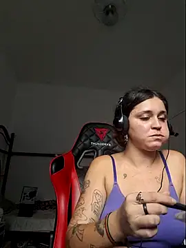 Snapshot of luuhcat09 chatting on 10/31/25, 06:20 luuhcat09 online show from 10/31/25, 06:20