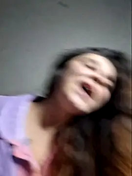 Snapshot of luuhcat09 chatting on 11/12/25, 04:57 luuhcat09 online show from 11/12/25, 04:57