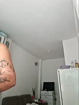 Snapshot of luuhcat09 chatting on 11/14/25, 07:01 luuhcat09 online show from 11/14/25, 07:01