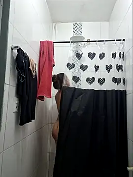 Snapshot of luuhcat09 chatting on 11/17/25, 09:53 luuhcat09 online show from 11/17/25, 09:53