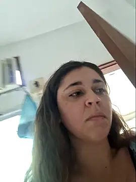 Snapshot of luuhcat09 chatting on 11/18/25, 10:41 luuhcat09 online show from 11/18/25, 10:41