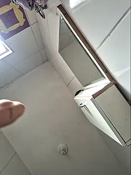 Snapshot of luuhcat09 chatting on 11/20/25, 10:37 luuhcat09 online show from 11/20/25, 10:37