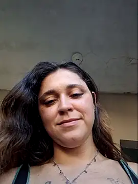 Snapshot of luuhcat09 chatting on 11/21/25, 07:34 luuhcat09 online show from 11/21/25, 07:34