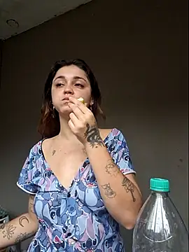 Snapshot of luuhcat09 chatting on 11/24/25, 06:51 luuhcat09 online show from 11/24/25, 06:51