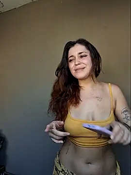 Snapshot of luuhcat09 chatting on 11/28/25, 05:15 luuhcat09 online show from 11/28/25, 05:15